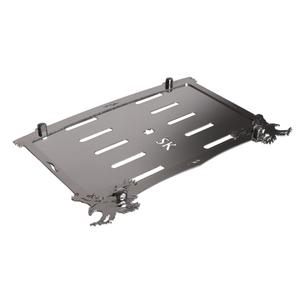 Nerūdijančio plieno trinkelė po SK valstybinio numerio ženklu "Ereliai