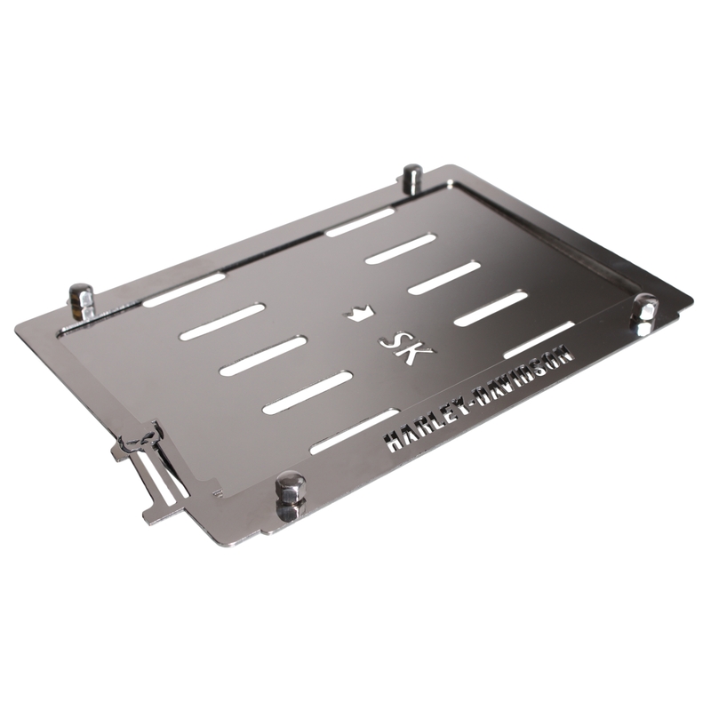 Nerūdijančio plieno trinkelė po "Harley One" valstybinio numerio ženklu išpardavimas