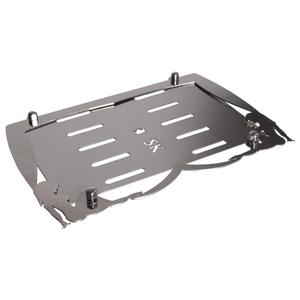 Nerūdijančio plieno trinkelė po SK valstybinio numerio ženklu Paplūdimio patrulis