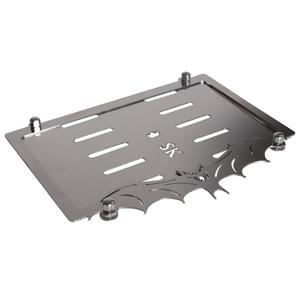 Nerūdijančio plieno trinkelė po SK valstybiniu numeriu Bat