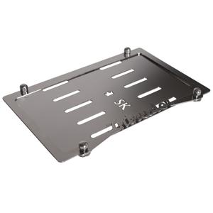 Nerūdijančio plieno trinkelė po SK valstybinio numerio ženklu Intruder