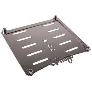 Nerūdijančio plieno trinkelė po CZ valstybinio numerio ženklu "Virago