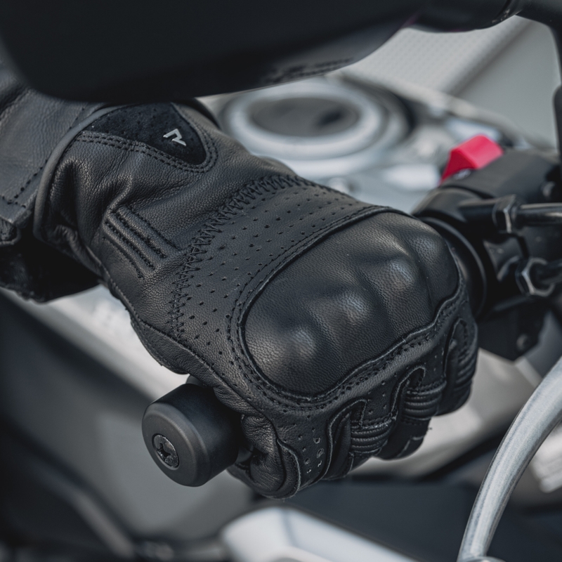 Motociklininko pirštinės Rebelhorn Thug II black perforated