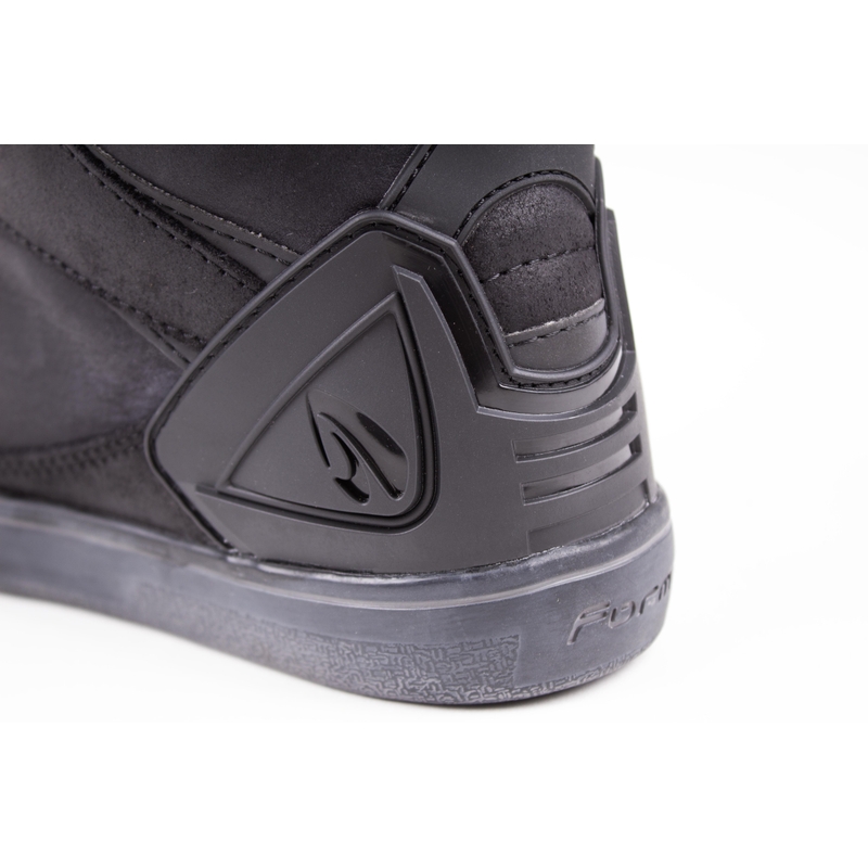 Moto batai Forma Hyper WP black