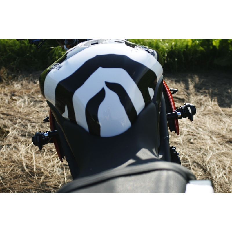Triumph SPEED TRIPLE 1050 (11-) Strėlė
