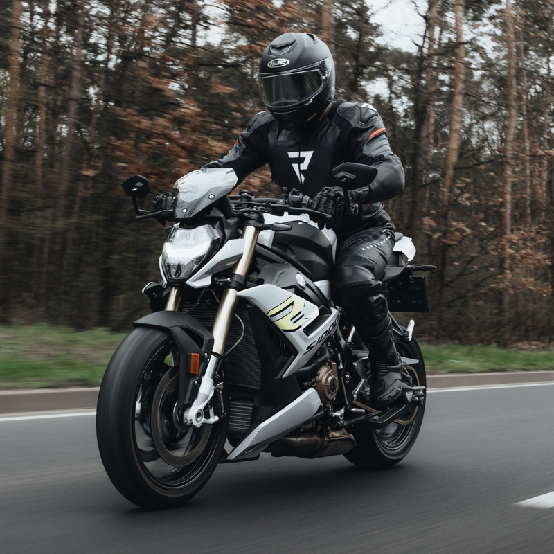 "Rebelhorn Veloce" juoda-fluo raudona odinė motociklininko striukė