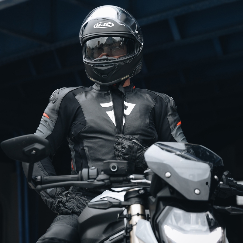 "Rebelhorn Veloce" juoda-fluo raudona odinė motociklininko striukė