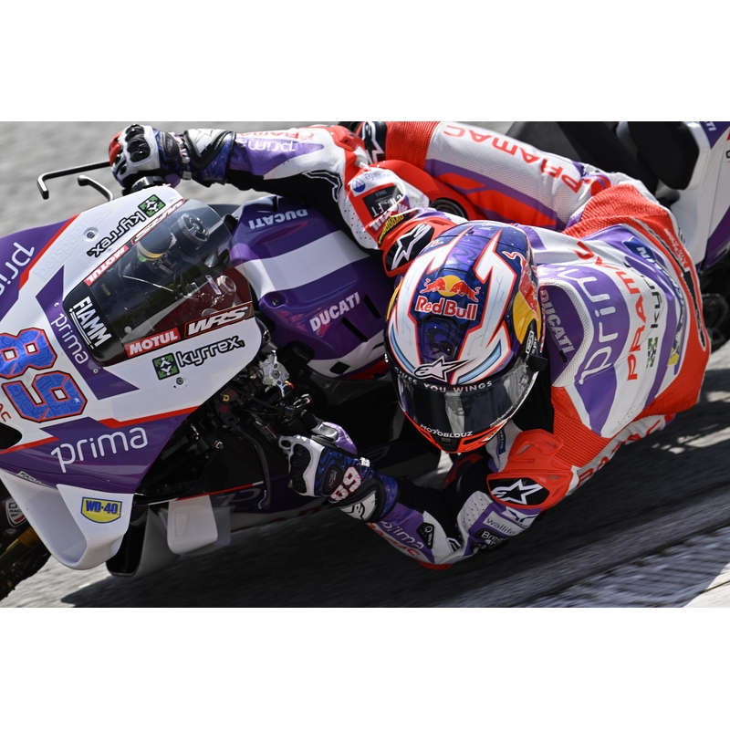Alpinestars Supertech R-10 Solid carbon white matt integralinis motociklininko šalmas