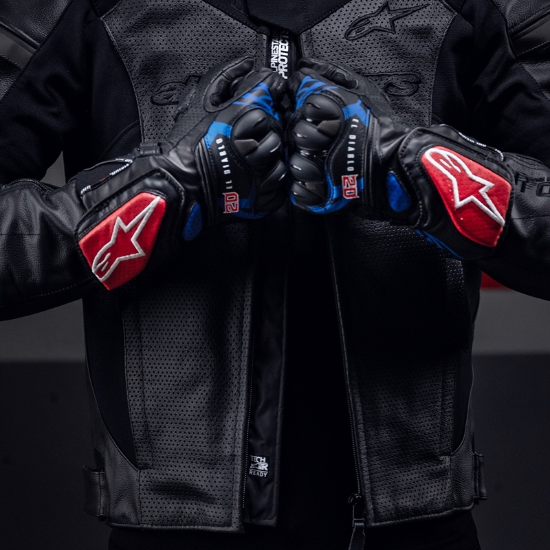 Alpinestars SP-8 3 Monster FQ20 Juodai raudonos-mėlynos-baltos motociklininko pirštinės