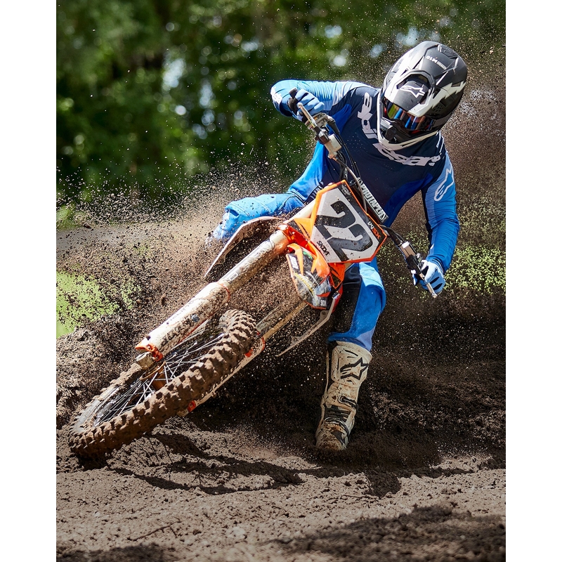 Alpinestars Supertech S-M10 Ampress motokroso šalmas matinės juodos ir baltos spalvos
