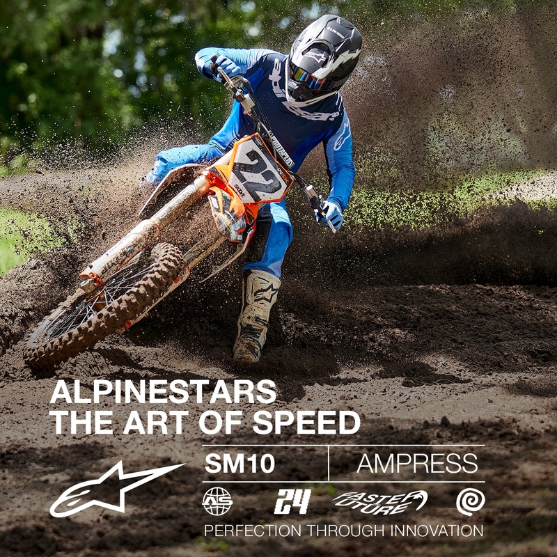 Alpinestars Supertech S-M10 Ampress motokroso šalmas matinės juodos ir baltos spalvos