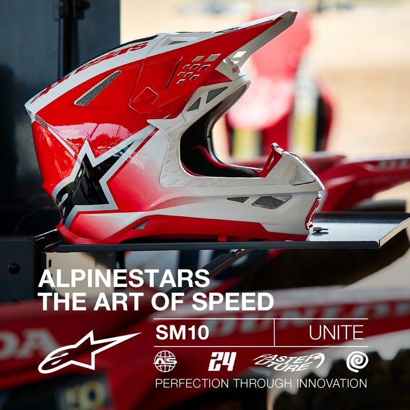 Alpinestars Supertech S-M10 Unite motokroso šalmas raudonos ir baltos spalvos