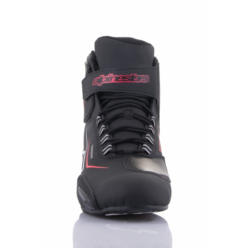 "Alpinestars Sektor" neperšlampami juodos, baltos ir pilkos spalvų motociklininko batai