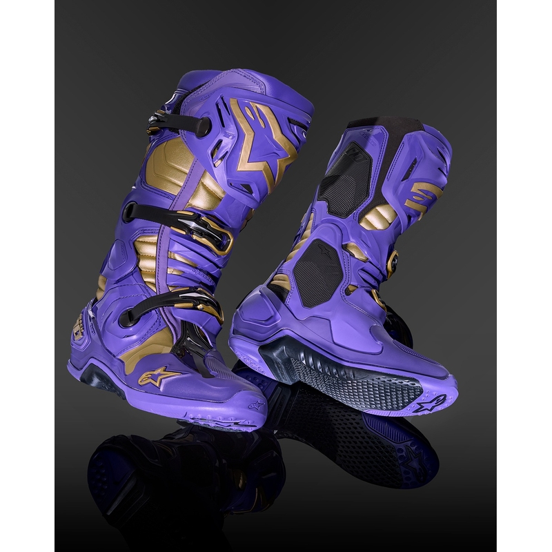 "Alpinestars Tech 10" riboto leidimo "Champ" violetinės ir auksinės spalvos motociklų batai
