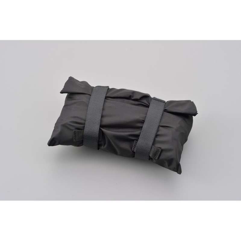 Lankstus bagažo tinklas motociklui su plastikiniais kabliukais Daytona 40 x 40 cm juodas