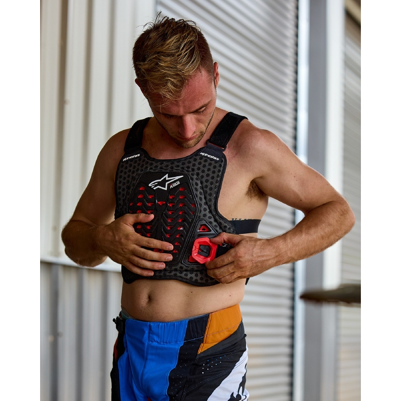Alpinestars A-5 Plasma juoda-raudona-balta krūtinės apsauga