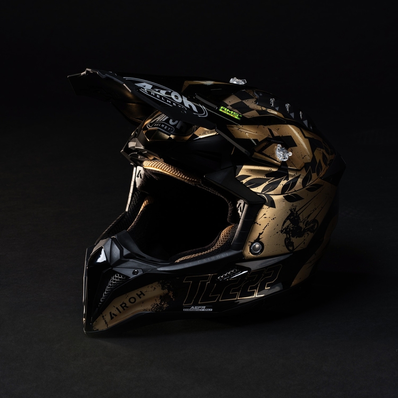 Motokroso šalmas Airoh Aviator 3.0 "TC 222 THE LEGEND" juodai auksinis