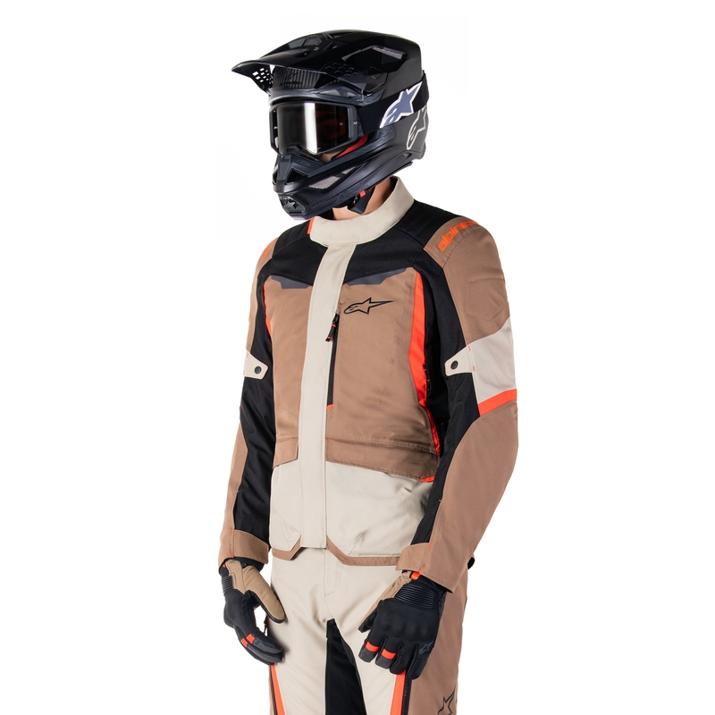 Alpinestars ST-1 neperšlampama chaki, smėlio, juodos ir fluoro raudonos spalvų motociklininko striukė
