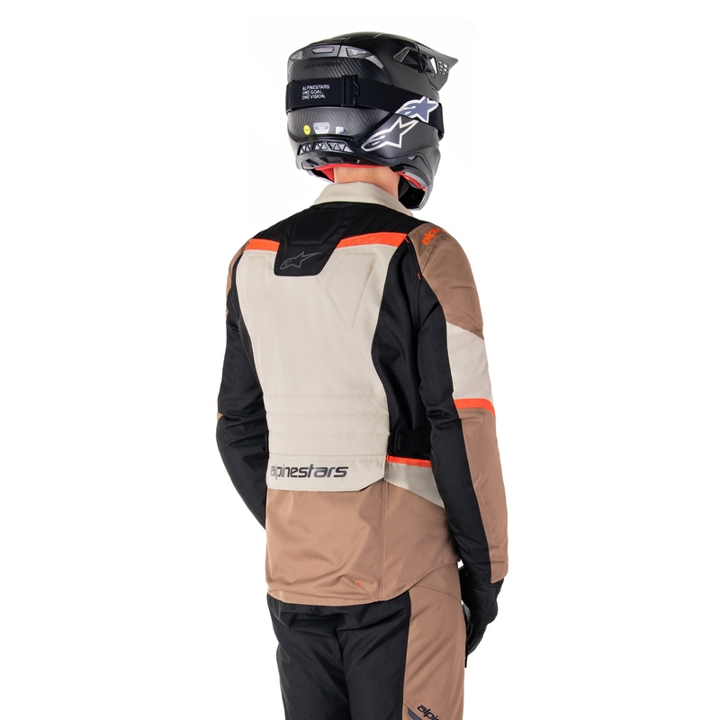 Alpinestars ST-1 neperšlampama chaki, smėlio, juodos ir fluoro raudonos spalvų motociklininko striukė