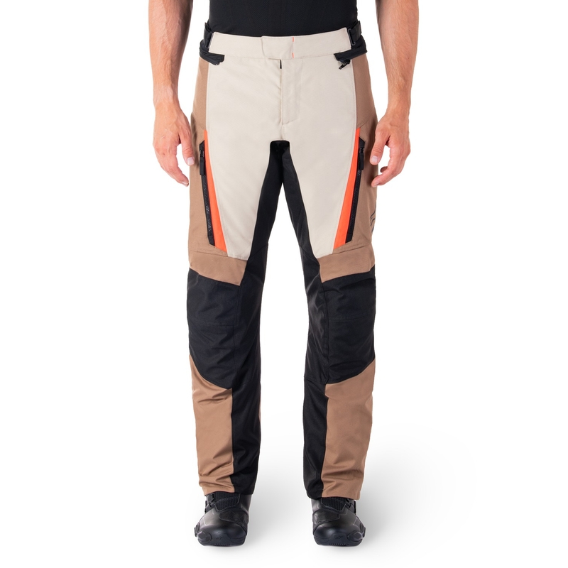 Alpinestars ST-1 Vandeniui atsparios chaki, smėlio, juodos ir fluoro raudonos spalvos motociklininko kelnės