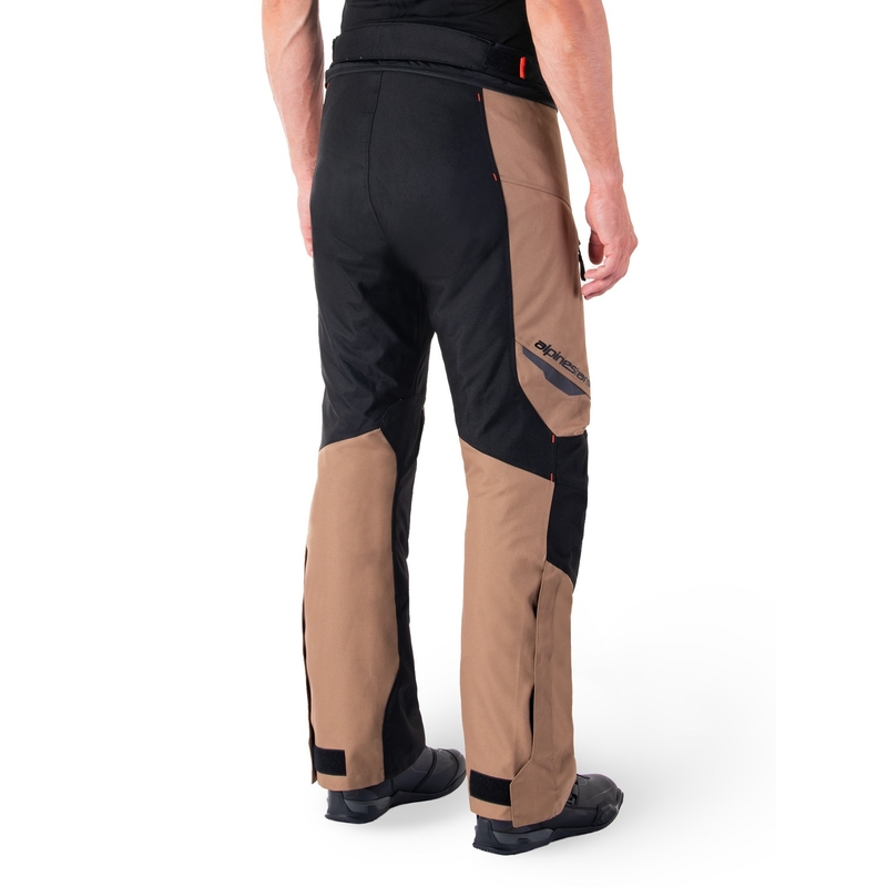 Alpinestars ST-1 Vandeniui atsparios chaki, smėlio, juodos ir fluoro raudonos spalvos motociklininko kelnės
