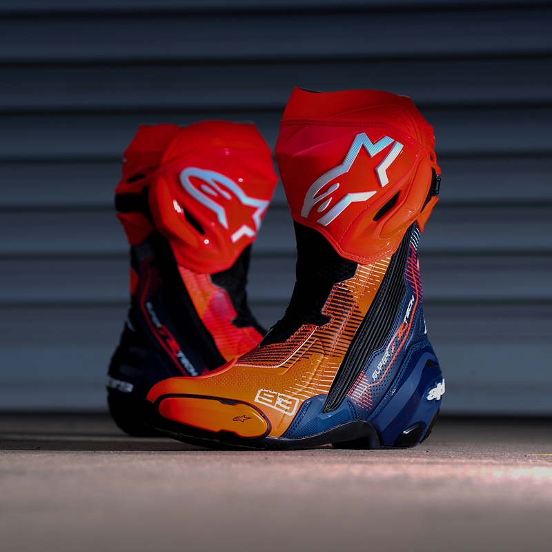 Alpinestars Supertech R Vented riboto leidimo MM93 Marc Marquez fluo raudonos-mėlynos-juodos spalvos motociklininko batai