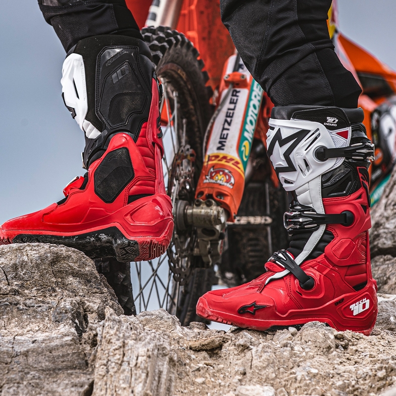 Alpinestars Tech 10 Enduro raudonai-juodai-balti motociklininko batai