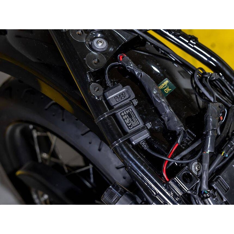 "Quad Lock®" vandeniui atsparus 12 V - USB išmanusis adapteris