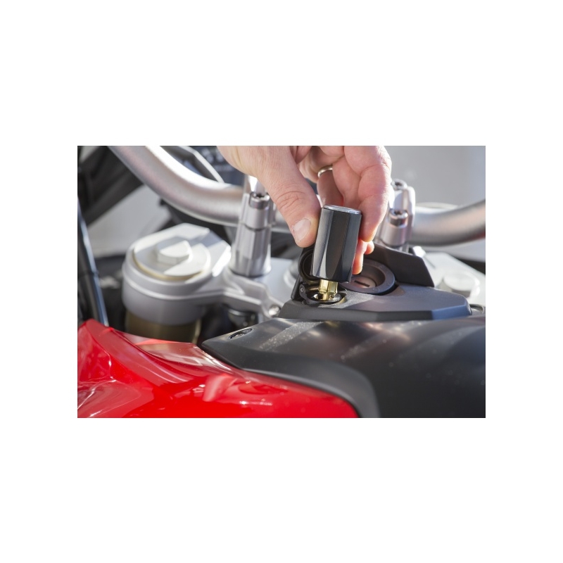 DIN adapteris iš mažo moto lizdo į automobilio lizdą