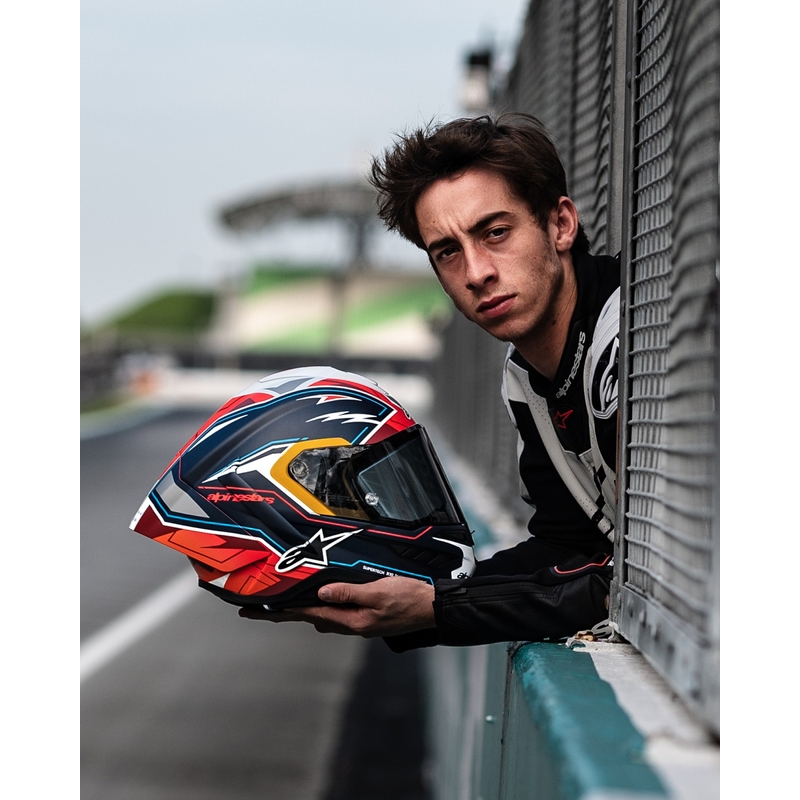 "Alpinestars Supertech R-10" riboto leidimo Pedro Acosta matinės mėlynos-raudonos-baltos spalvos integralus motociklininko šalmas