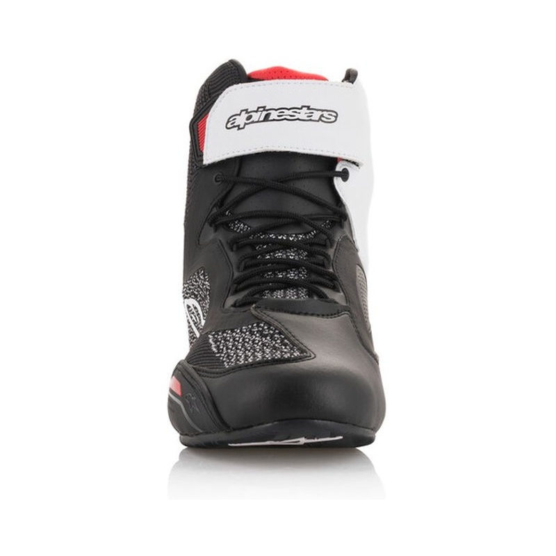 "Alpinestars Faster 3 Rideknit" juodos, baltos ir raudonos spalvų motociklininko batai