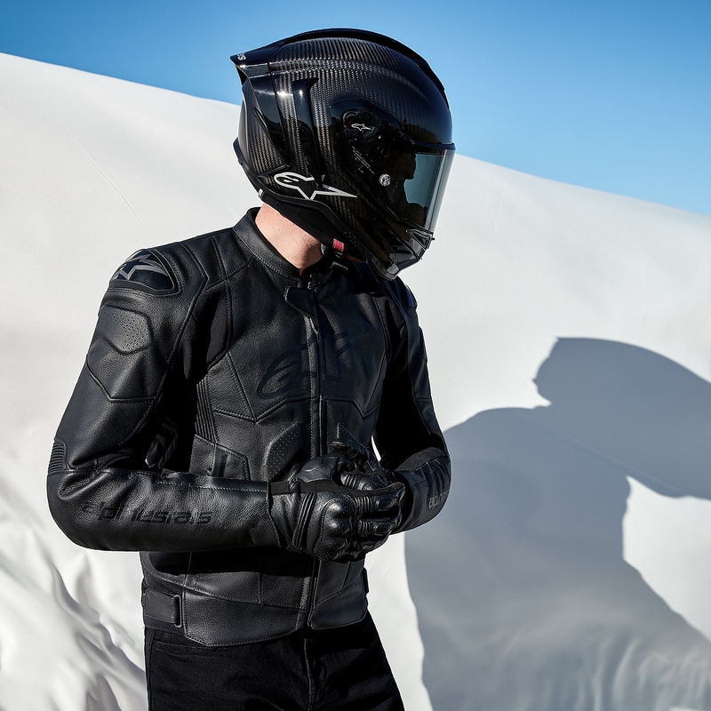 "Alpinestars Dusk" juoda odinė motociklininko striukė