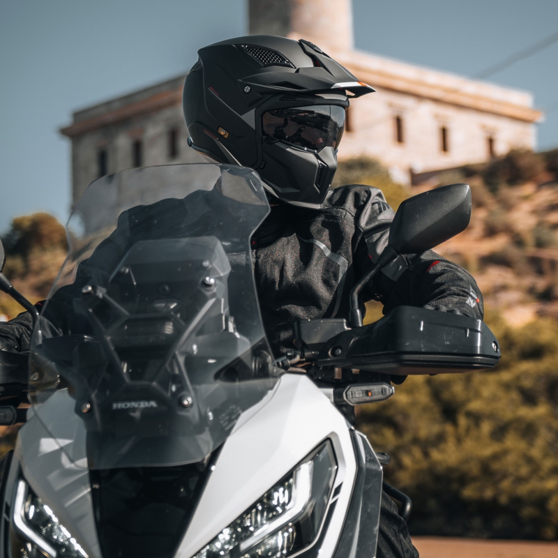 MT Streetfighter SV S Solid A1 atviro veido šalmas su kauke juodas matinis