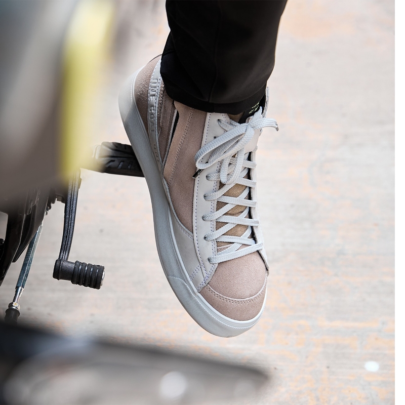 "Alpinestars Stella Stated Podium" moteriški motociklininko batai baltos ir šviesiai pilkos spalvos