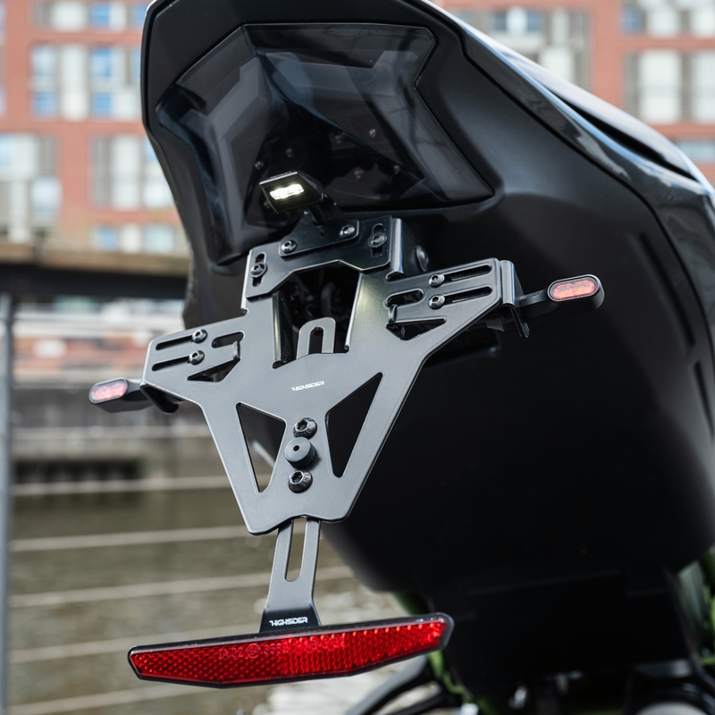 Numerio ženklo laikiklis su žibintu Highsider Akron RS PRO Kawasaki ZX-6R juodas