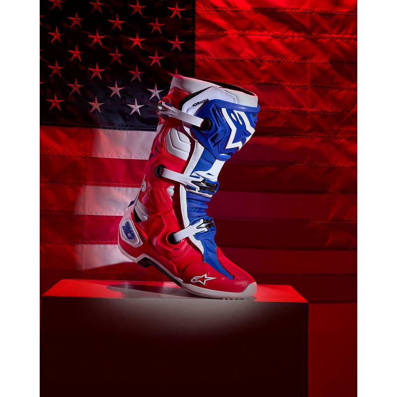"Alpinestars Tech 10" riboto leidimo FORTITUDE baltai-mėlynai-raudoni motociklininko batai