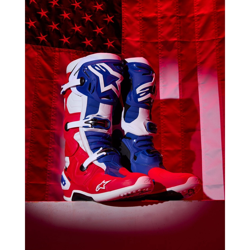 "Alpinestars Tech 10" riboto leidimo FORTITUDE baltai-mėlynai-raudoni motociklininko batai