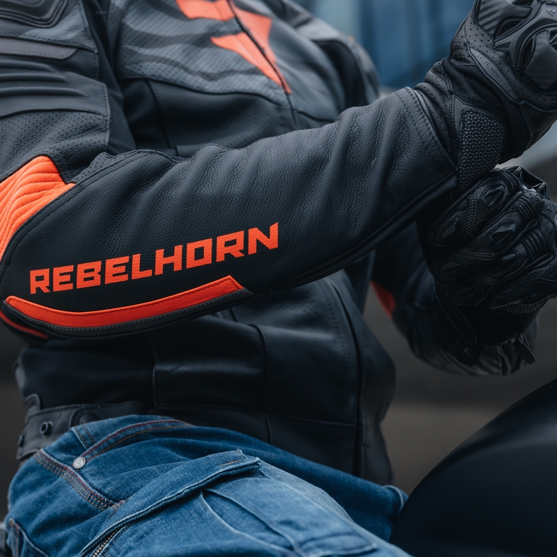 Rebelhorn Vandal Juodai raudona odinė motociklininko striukė