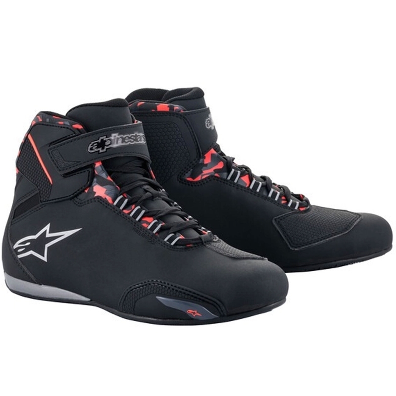 Alpinestars Sektor neperšlampami juodai-raudonai-pilkai-kamufliažiniai motociklininko batai