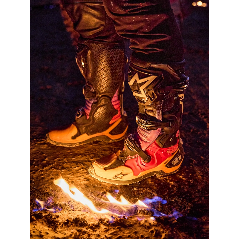 „Alpinestars Tech 10 Limited Edition“ motociklo batai „Black Hole“ – juodi