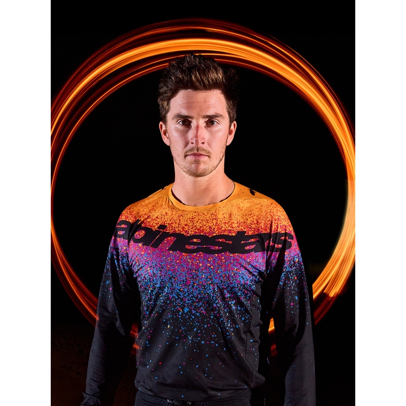 „Alpinestars Supertech“ riboto leidimo „Black Hole“ motokroso marškinėliai, juodi