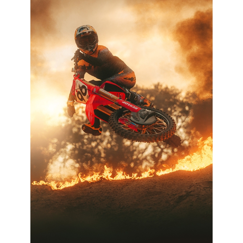 „Alpinestars Supertech“ riboto leidimo „Black Hole“ motokroso marškinėliai, juodi