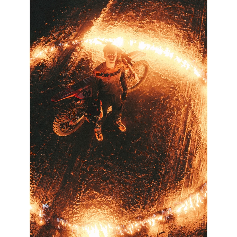 „Alpinestars Supertech S-M10“ riboto leidimo motokroso šalmas „Black Hole“, juodos spalvos