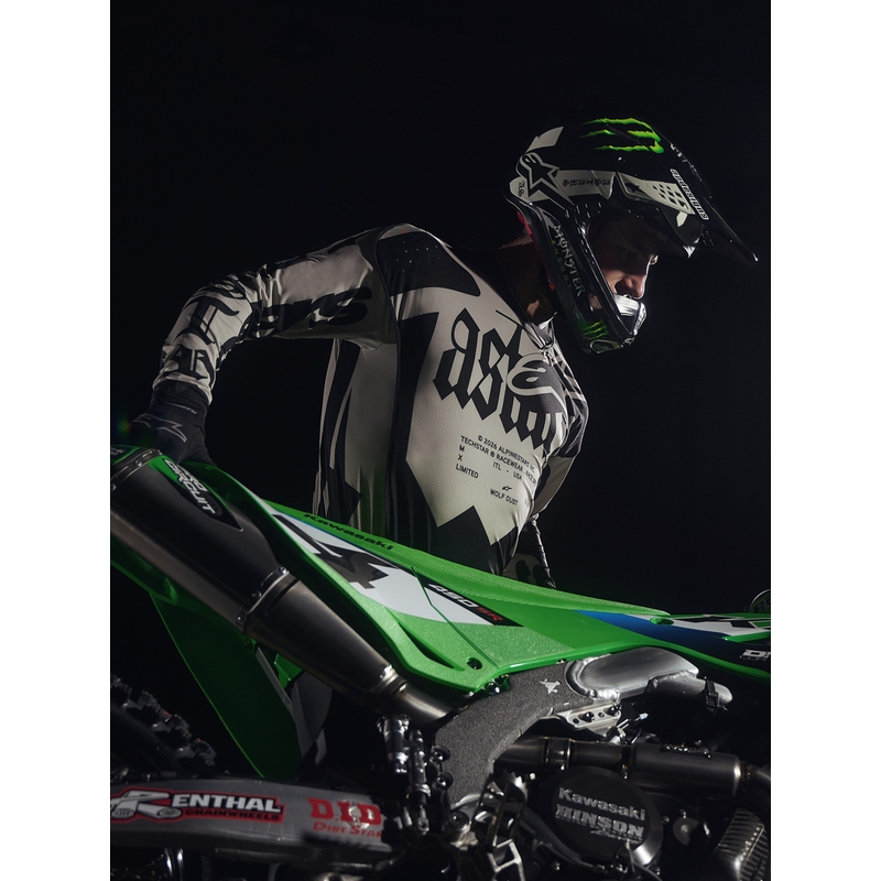 „Alpinestars Techstar“ riboto leidimo motokroso marškinėliai, „Wolf Dust“ smėlio-juodi