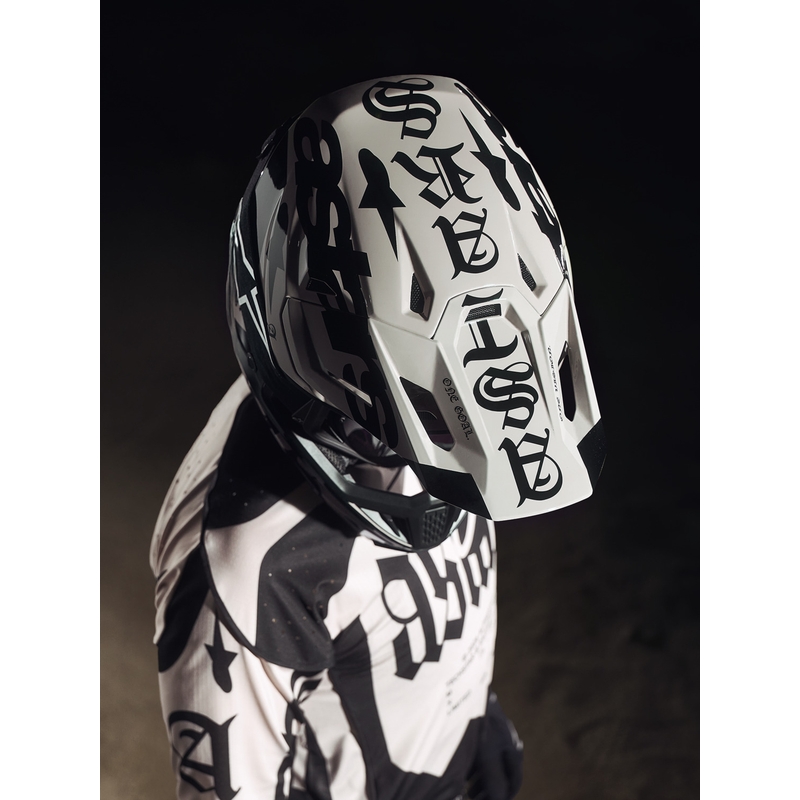 „Alpinestars Supertech S-M7“ riboto leidimo motokroso šalmas, „Wolf Dust“ smėlio-juodas