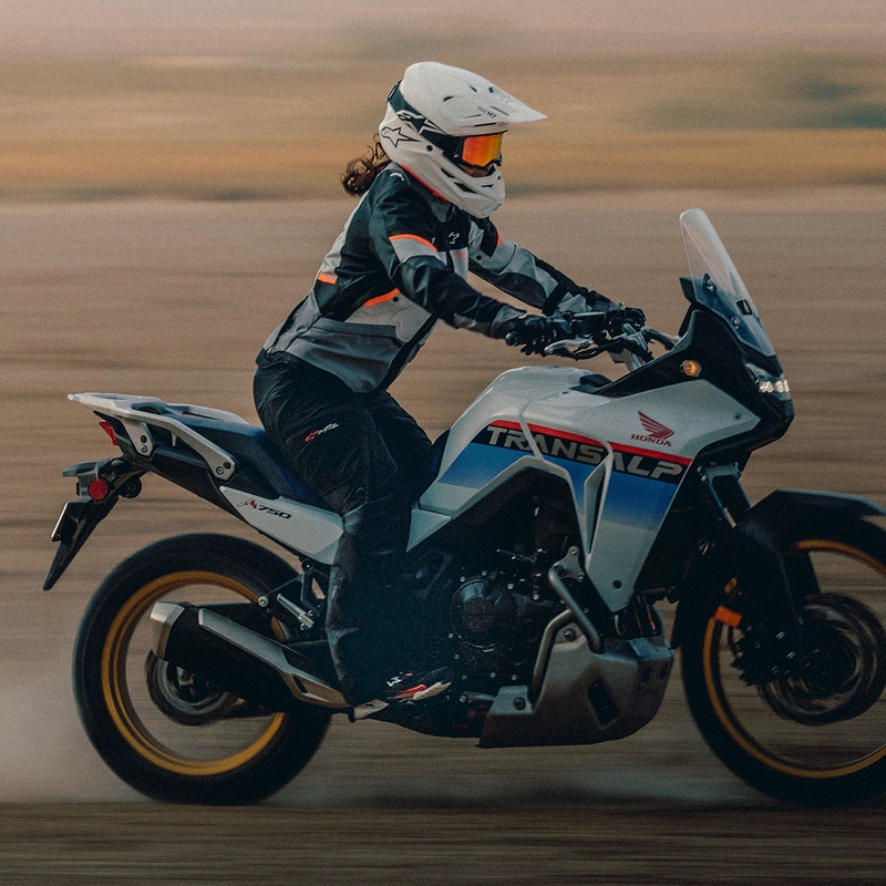 Alpinestars Stella Andes V4 Drystar moteriška motociklo striukė, tamsiai pilka-šviesiai pilka-juoda-raudona