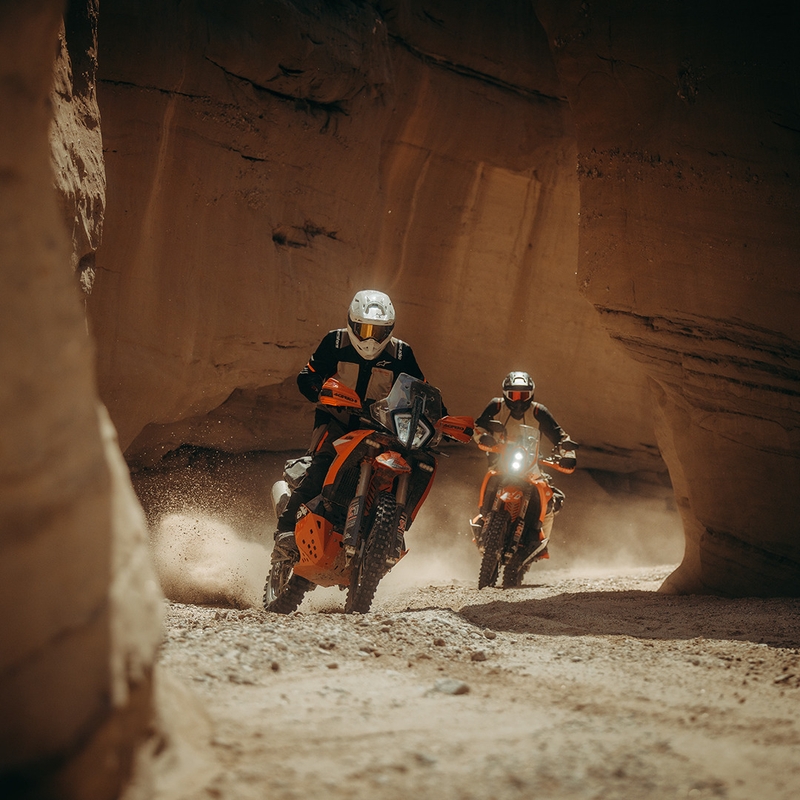 Alpinestars Andes V4 Drystar motociklo striukė kreminė-šviesiai ruda-juoda-fluorescencinė oranžinė