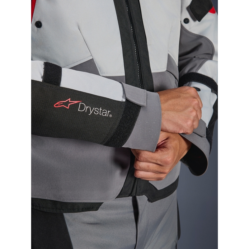 Alpinestars Andes V4 Drystar motociklo striukė tamsiai pilka-šviesiai pilka-juoda-raudona