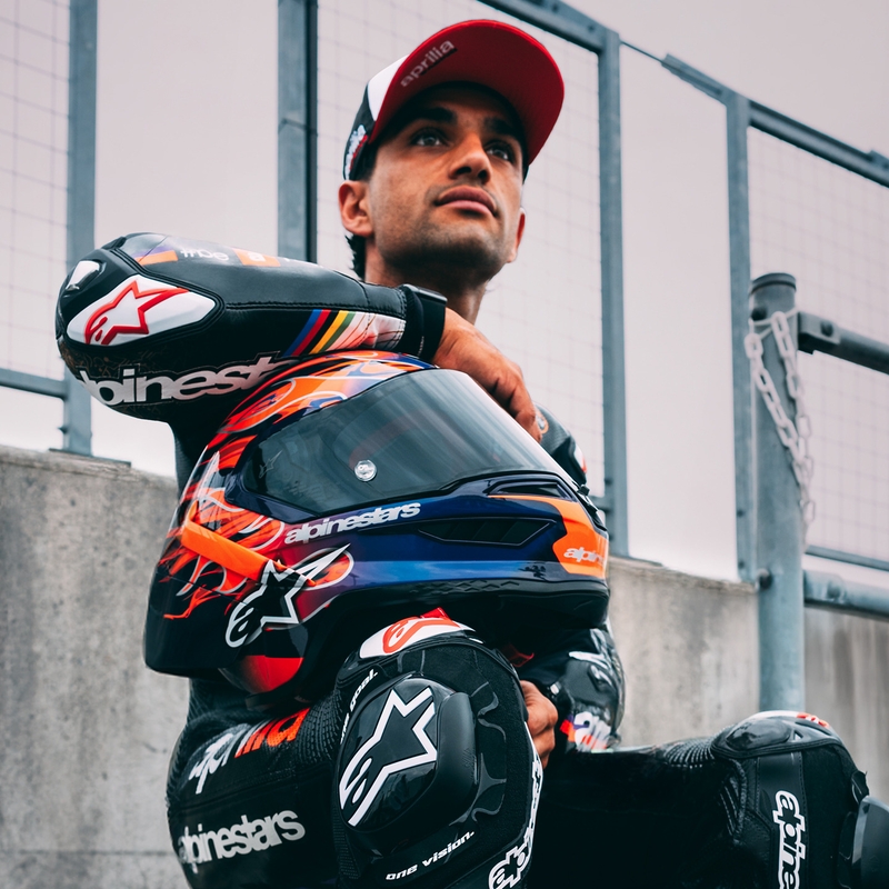 „Alpinestars Supertech R-10 Flyte“ uždaras motociklo šalmas, riboto leidimo, Jorge Martin, violetinė-raudona