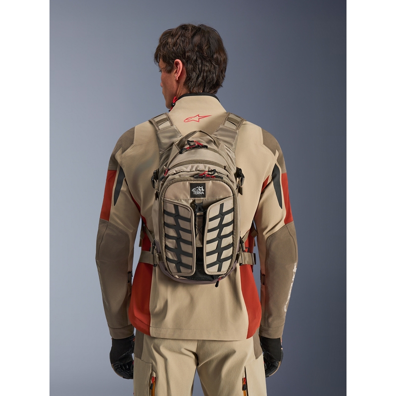 „Alpinestars AT-15“ motociklo kuprinė, smėlio-oranžinė, 15 l